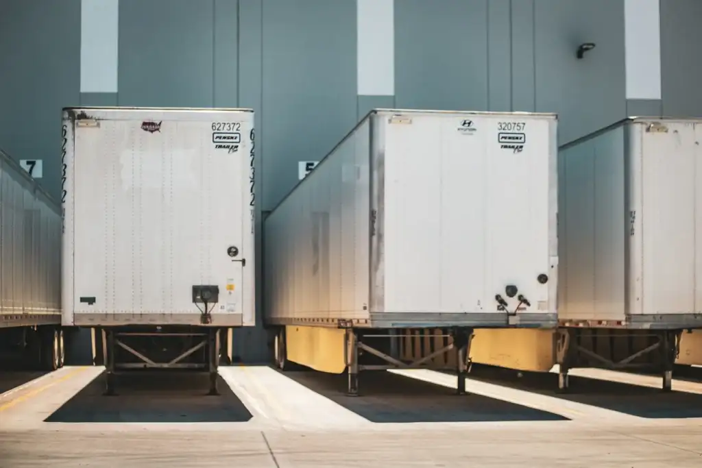 Can I Park My Trailer Separately From My Truck? Rules, Restrictions, and Storage Options