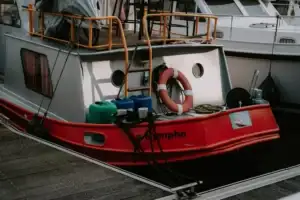 Is It Better to Store a Boat With a Full Tank of Gas or Empty?