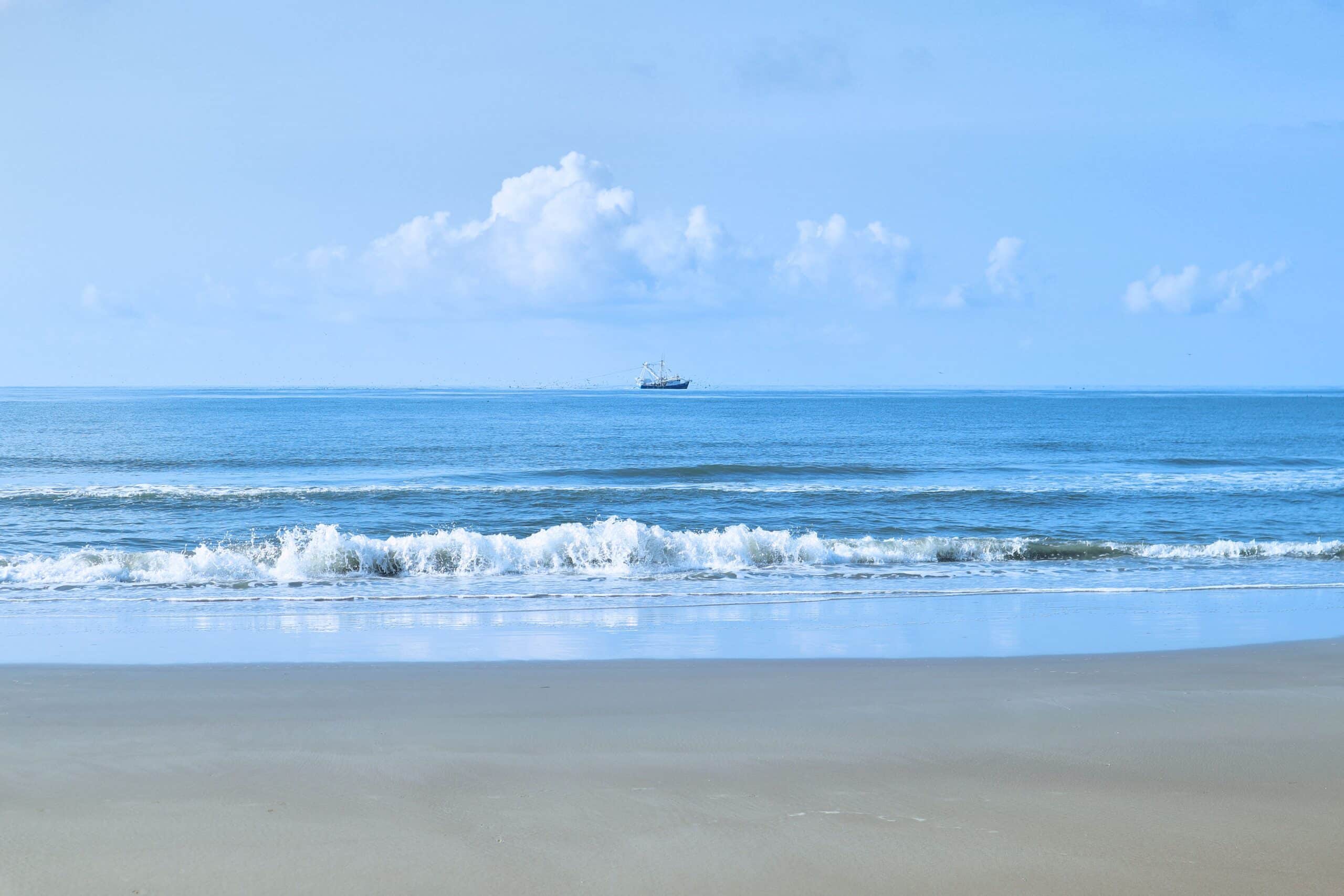 Quiet South Carolina beach with gentle ocean waves, reflecting the scenic coastal settings featured among the best beaches in South Carolina.